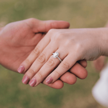 איך לבחור טבעת אירוסין?