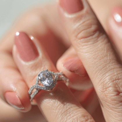איך מנקים טבעת יהלום?